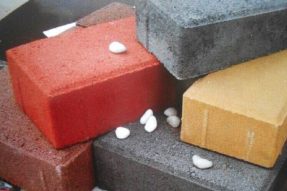 如何澆筑一塊高質(zhì)量的水泥彩磚？