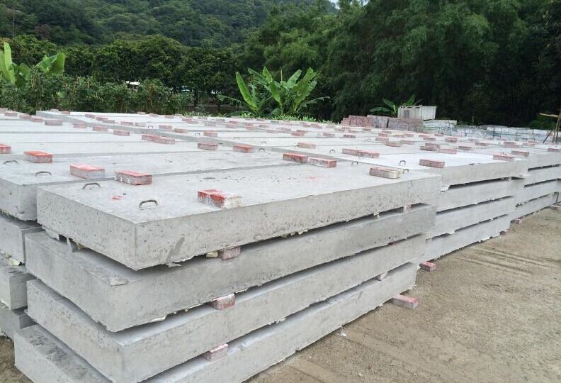 鋼筋混凝土蓋板模具澆筑水泥蓋板時(shí)應(yīng)使用哪種級(jí)別的鋼筋？